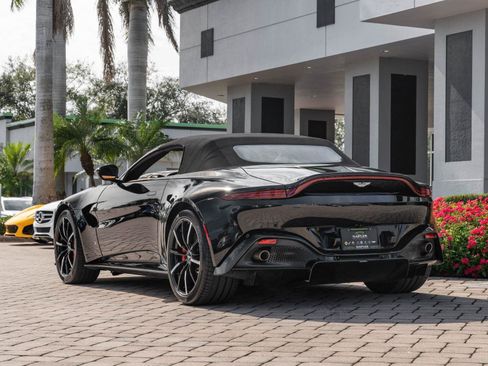 Used 2021 Aston Martin V8 Vantage Roadster image 40