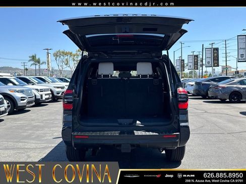 Used 2025 Toyota 4Runner SR5 AWD/4WD image 16