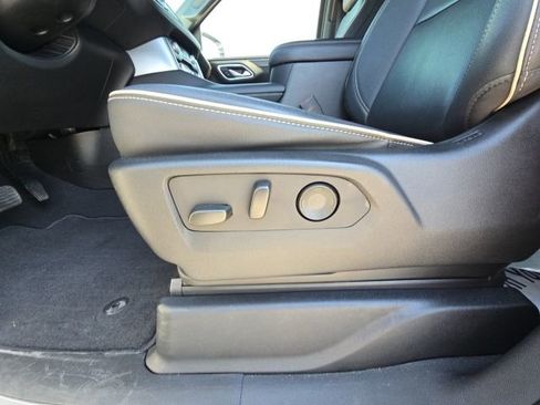 Used 2023 GMC Yukon SLT w/ SLT Premium Package image 24