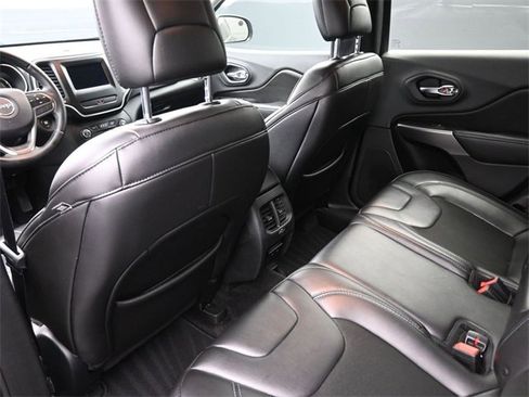 Used 2019 Jeep Cherokee Latitude Plus image 23