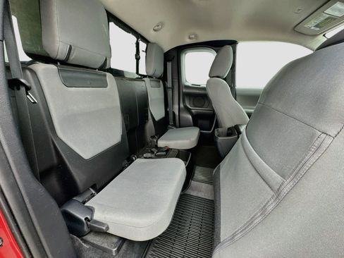 Used 2019 Toyota Tacoma SR AWD/4WD image 16