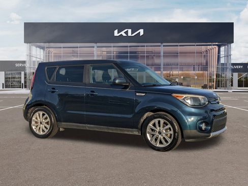 Certified 2017 Kia Soul + w/ UVO Package image 2