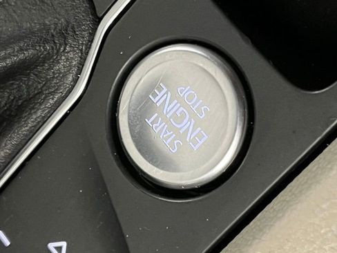 Certified 2019 Volkswagen Atlas SE w/ Panoramic Sunroof Package image 16