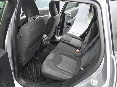 Used 2016 Jeep Cherokee Latitude w/ Safety/Convenience Group AWD/4WD image 27