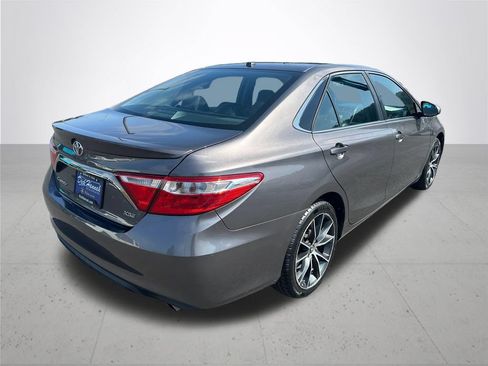 Used 2017 Toyota Camry XSE w/ Moonroof Package FWD image 7