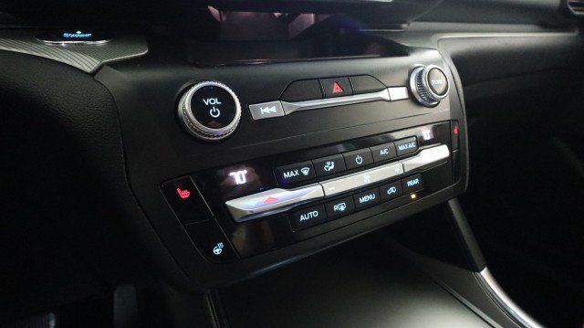 Used 2020 Ford Explorer XLT w/ Equipment Group 202A RWD image 19
