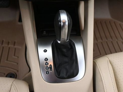 Used 2015 Volkswagen Eos Komfort FWD image 14
