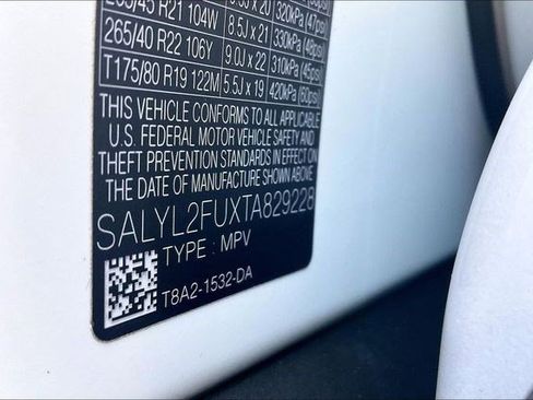 New 2026 Land Rover Range Rover Velar Dynamic SE image 8