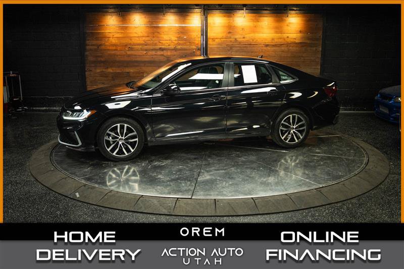 Used 2025 Volkswagen Jetta SE FWD image 1