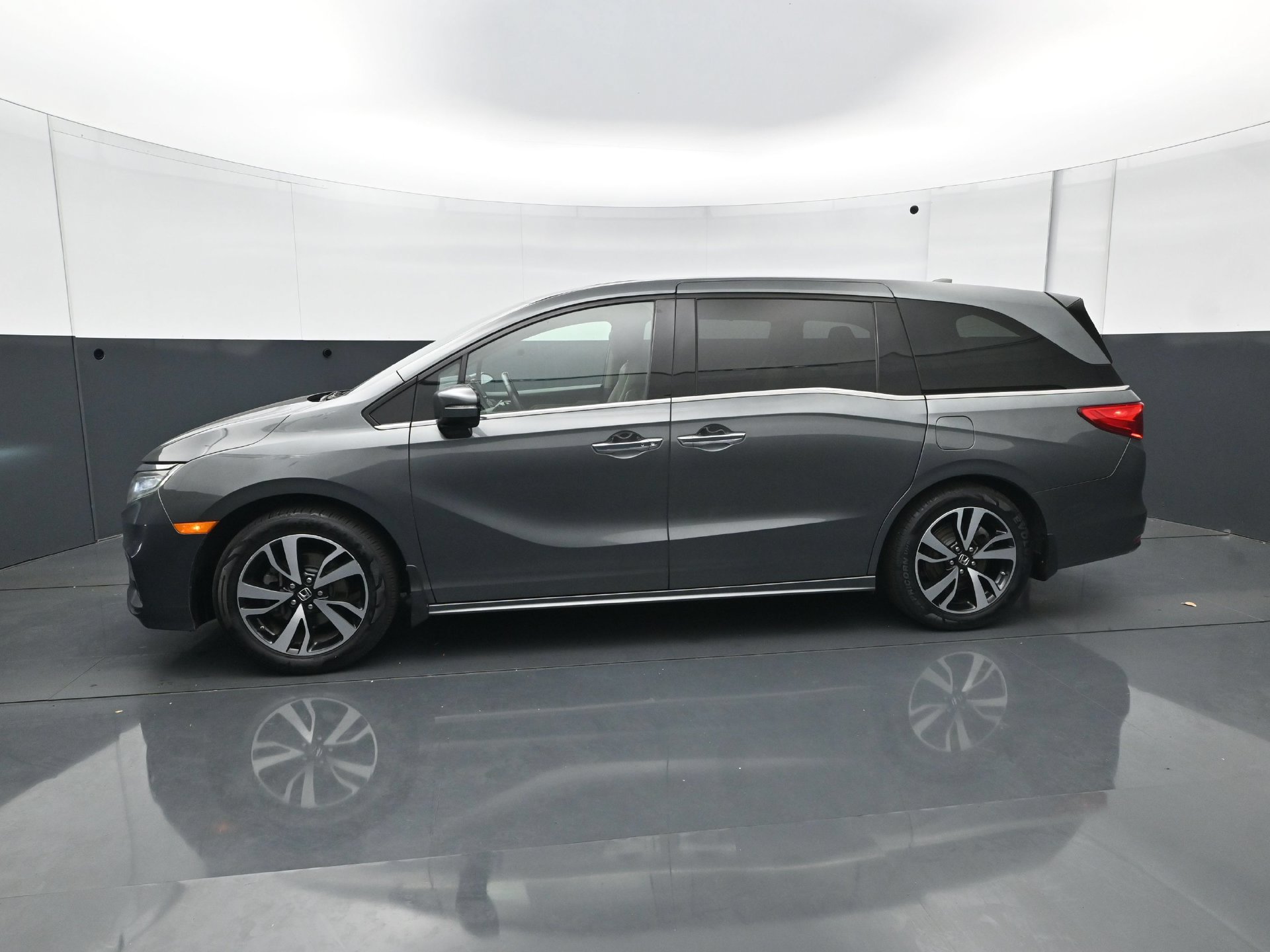 Used 2019 Honda Odyssey Elite image 3