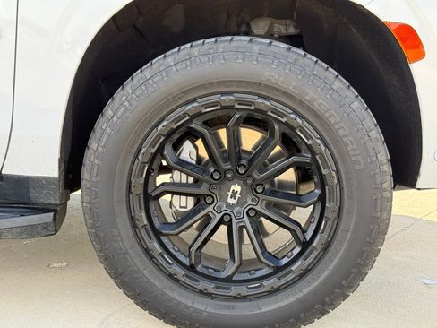 Used 2023 GMC Yukon AT4 image 10