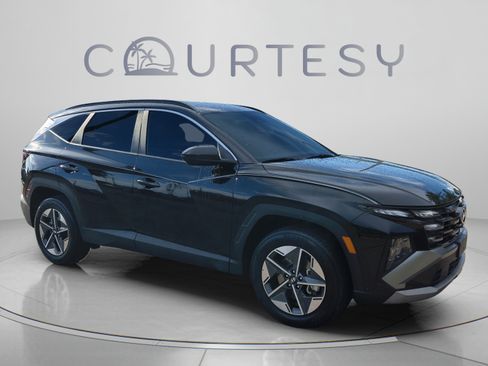 Certified 2025 Hyundai Tucson SEL AWD/4WD image 7