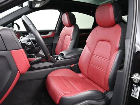 Certified 2025 Porsche Cayenne Coupe AWD/4WD image 5
