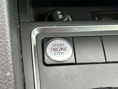 Used 2017 Volkswagen Jetta SE image 11