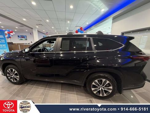 Certified 2024 Toyota Highlander XLE AWD/4WD image 8