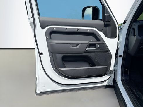 New 2026 Land Rover Defender 110 X-Dynamic SE AWD/4WD image 22
