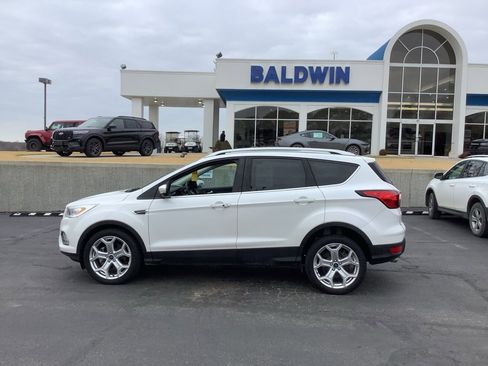 Used 2019 Ford Escape Titanium image 4