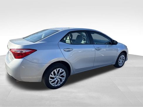 Used 2018 Toyota Corolla LE image 9
