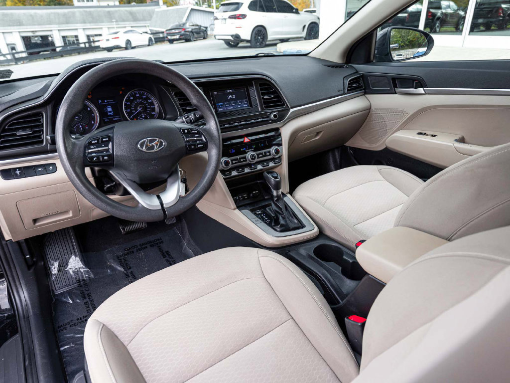 Used 2020 Hyundai Elantra SE FWD image 17