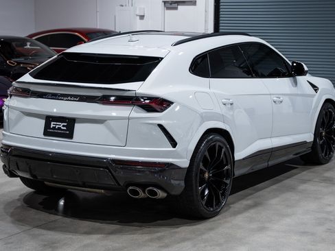 Used 2022 Lamborghini Urus AWD/4WD image 6