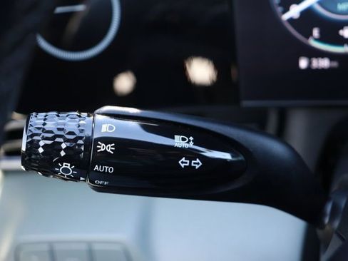 Used 2025 Hyundai Elantra Limited image 23