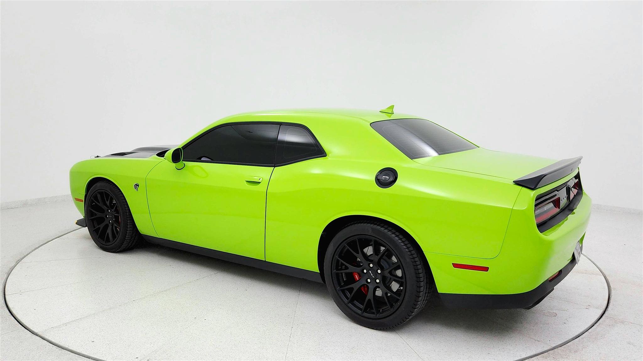 Used 2015 Dodge Challenger SRT Hellcat RWD image 2