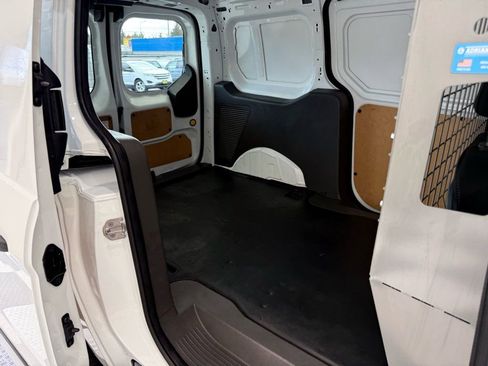 Used 2023 Ford Transit Connect XLT image 23