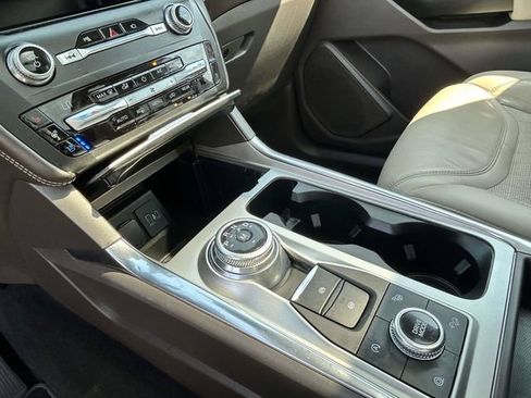 Used 2020 Ford Explorer Platinum AWD/4WD image 21