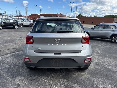 Used 2023 Hyundai Venue SEL image 6