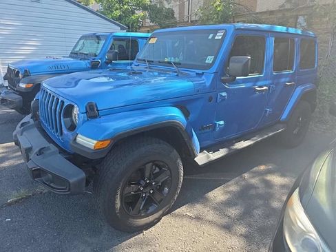 Used 2022 Jeep Wrangler Unlimited Sahara AWD/4WD image 6