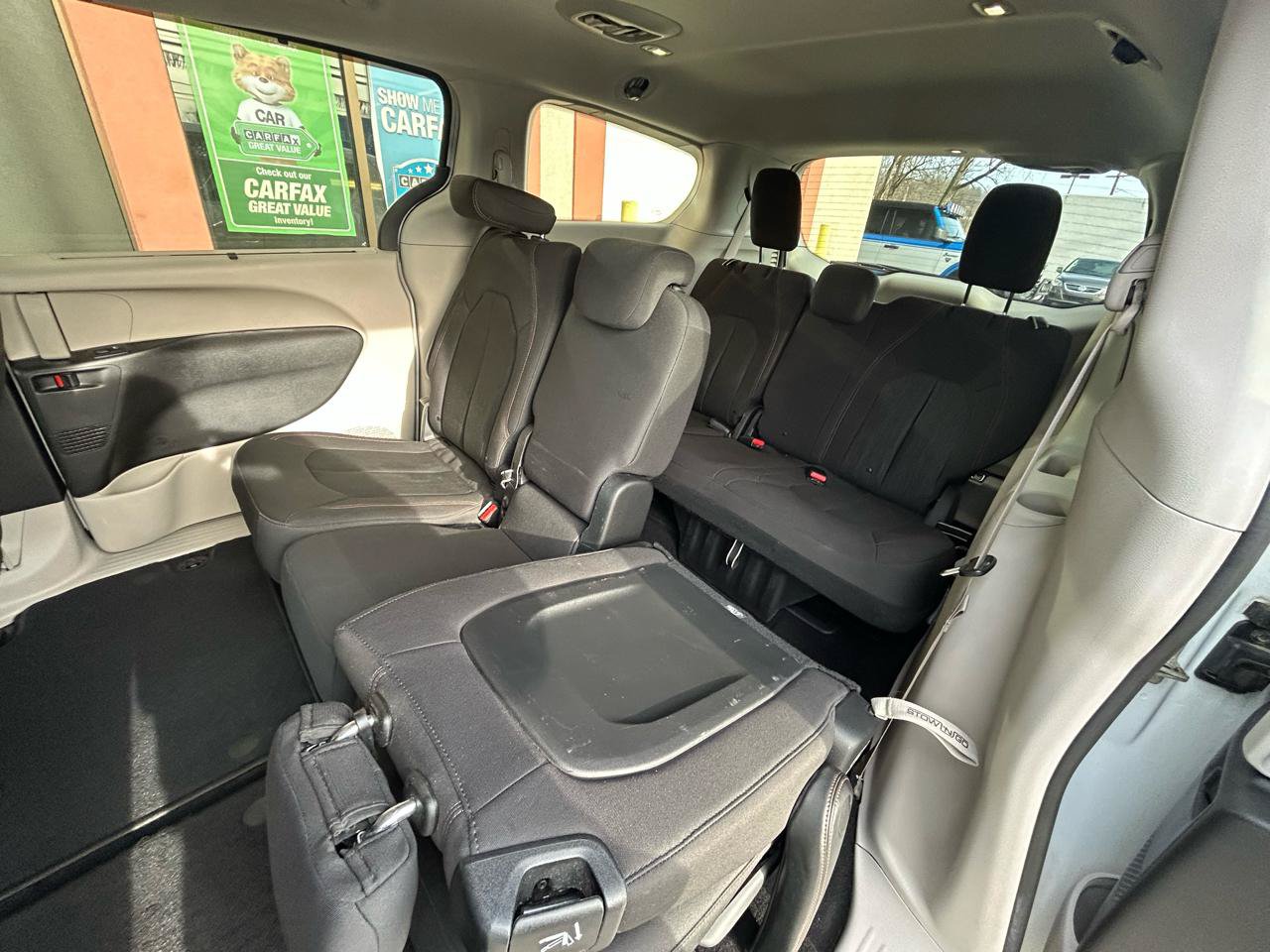 Used 2019 Chrysler Pacifica Touring Plus w/ Tire & Wheel Group FWD image 20