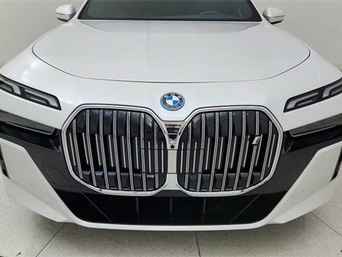 Used 2023 BMW i7 xDrive60 image 8