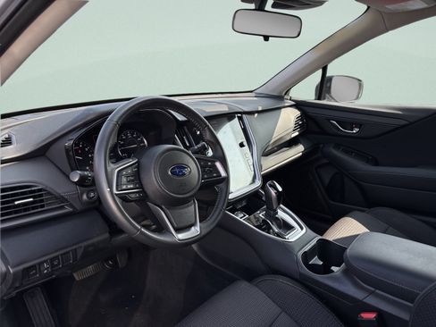Used 2025 Subaru Outback Premium AWD/4WD image 13