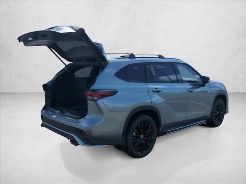 New 2026 Toyota Highlander XSE AWD/4WD image 2