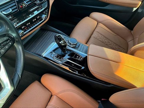 Used 2023 BMW 530i w/ Premium Package RWD image 14