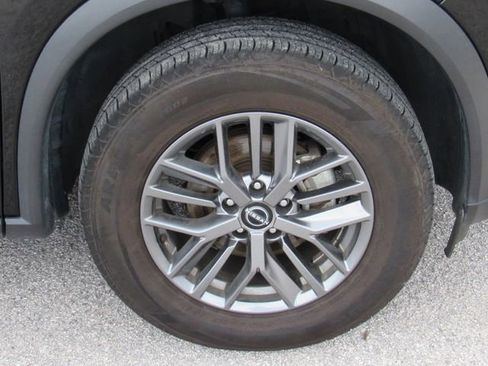 Used 2024 Nissan Rogue S AWD/4WD image 10
