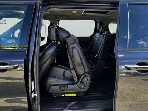 Used 2025 Kia Carnival SX w/ SX Dark Edition Package image 39