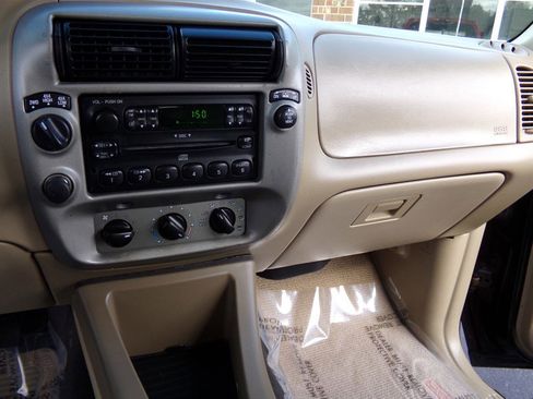 Used 2004 Ford Explorer Sport Trac 4x4 image 44