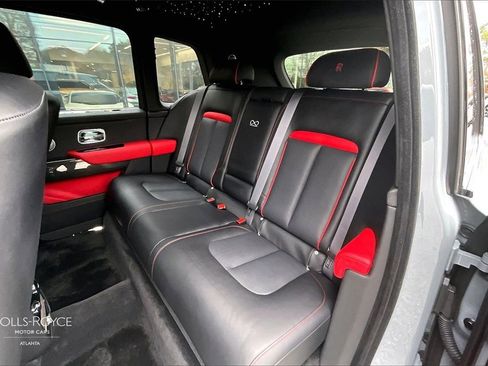 Used 2024 Rolls-Royce Cullinan Black Badge image 25