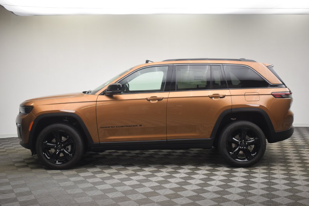New 2027 Jeep Grand Cherokee Limited w/ Limited Altitude Package AWD/4WD image 14