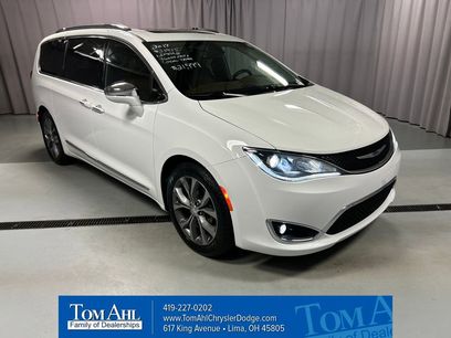 Used 2019 Chrysler Pacifica Limited w/ Tire & Wheel Group