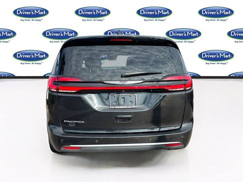 Used 2023 Chrysler Pacifica Touring-L FWD image 6
