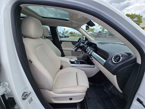 Used 2023 Mercedes-Benz GLB 250 4MATIC image 11