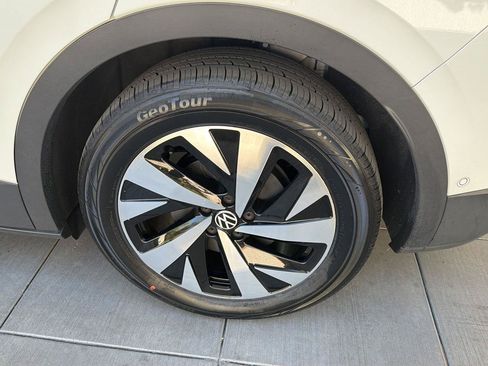 Certified 2024 Volkswagen ID.4 2WD image 12