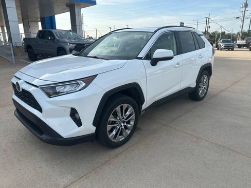 Used 2019 Toyota RAV4 XLE Premium FWD image 28