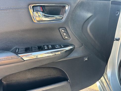 Used 2018 Toyota Avalon Limited w/ All Weather Liner Package image 16