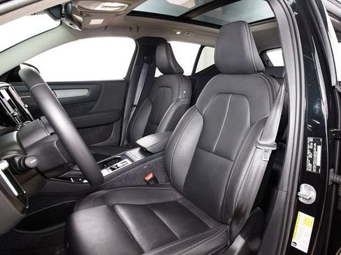 Certified 2024 Volvo XC40 B5 Ultimate w/ Protection Package Premier AWD/4WD image 19