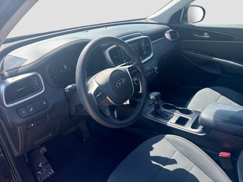 Used 2019 Kia Sorento FWD image 9