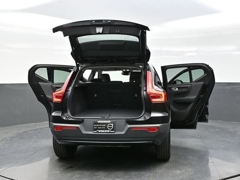 Used 2025 Volvo XC40 B5 Plus image 36