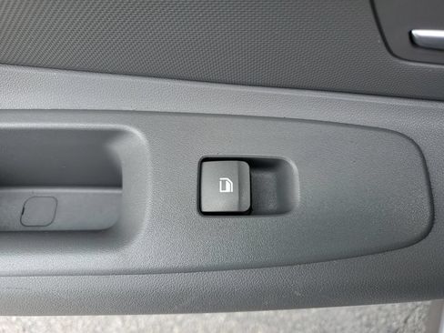 Used 2025 Hyundai Elantra SE FWD image 9